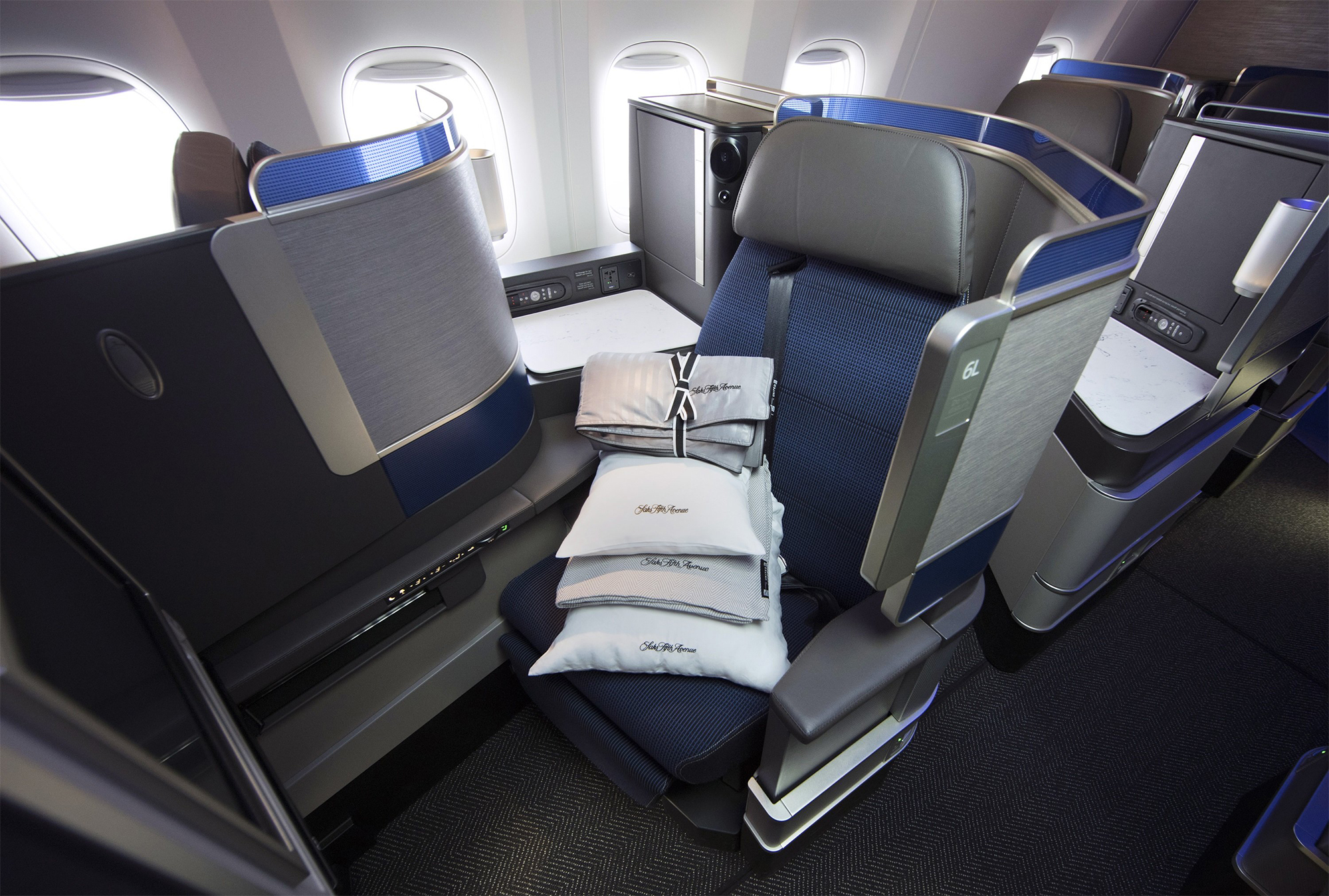 United Polaris Seat (United Airlines).jpg