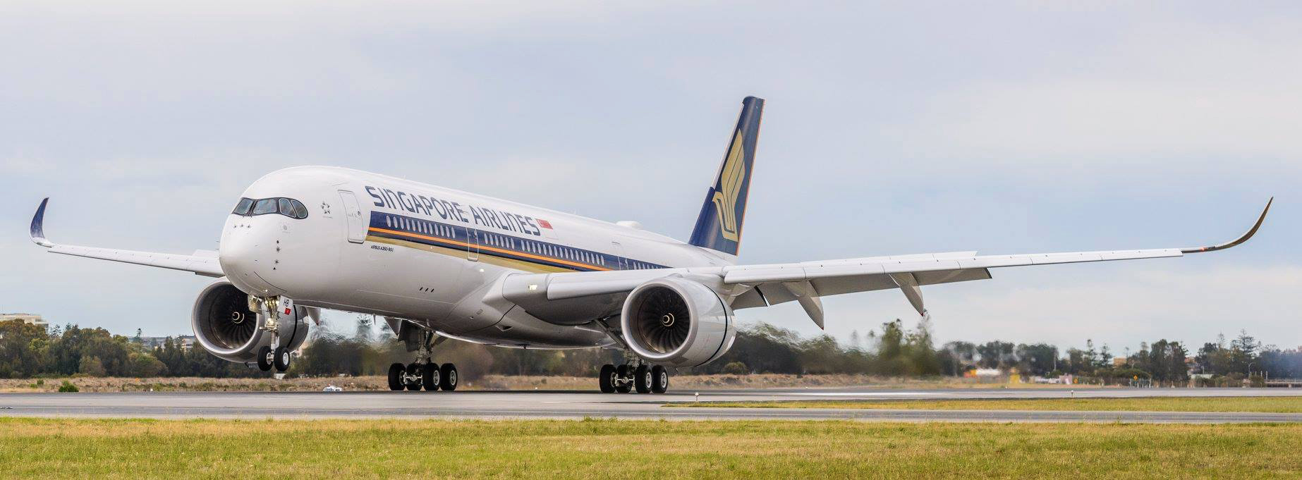 A350R Landing (Adelaide Airport).jpg