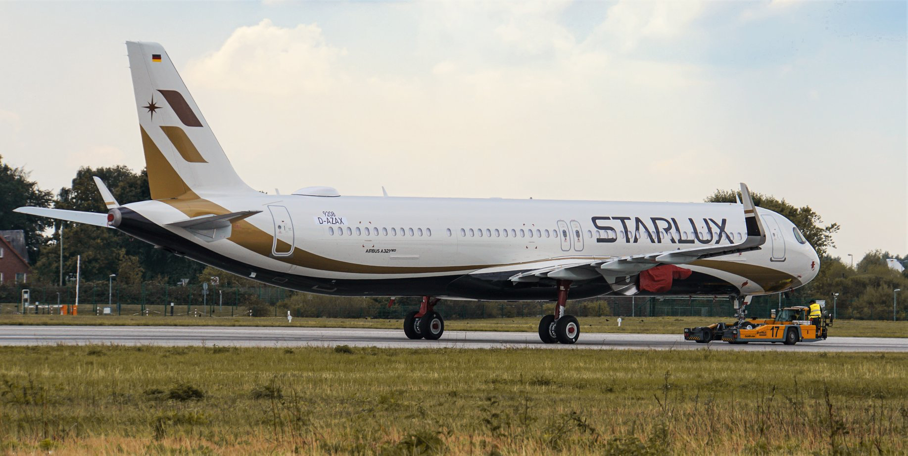 JX A321 2 (Starlux Airlines).jpg