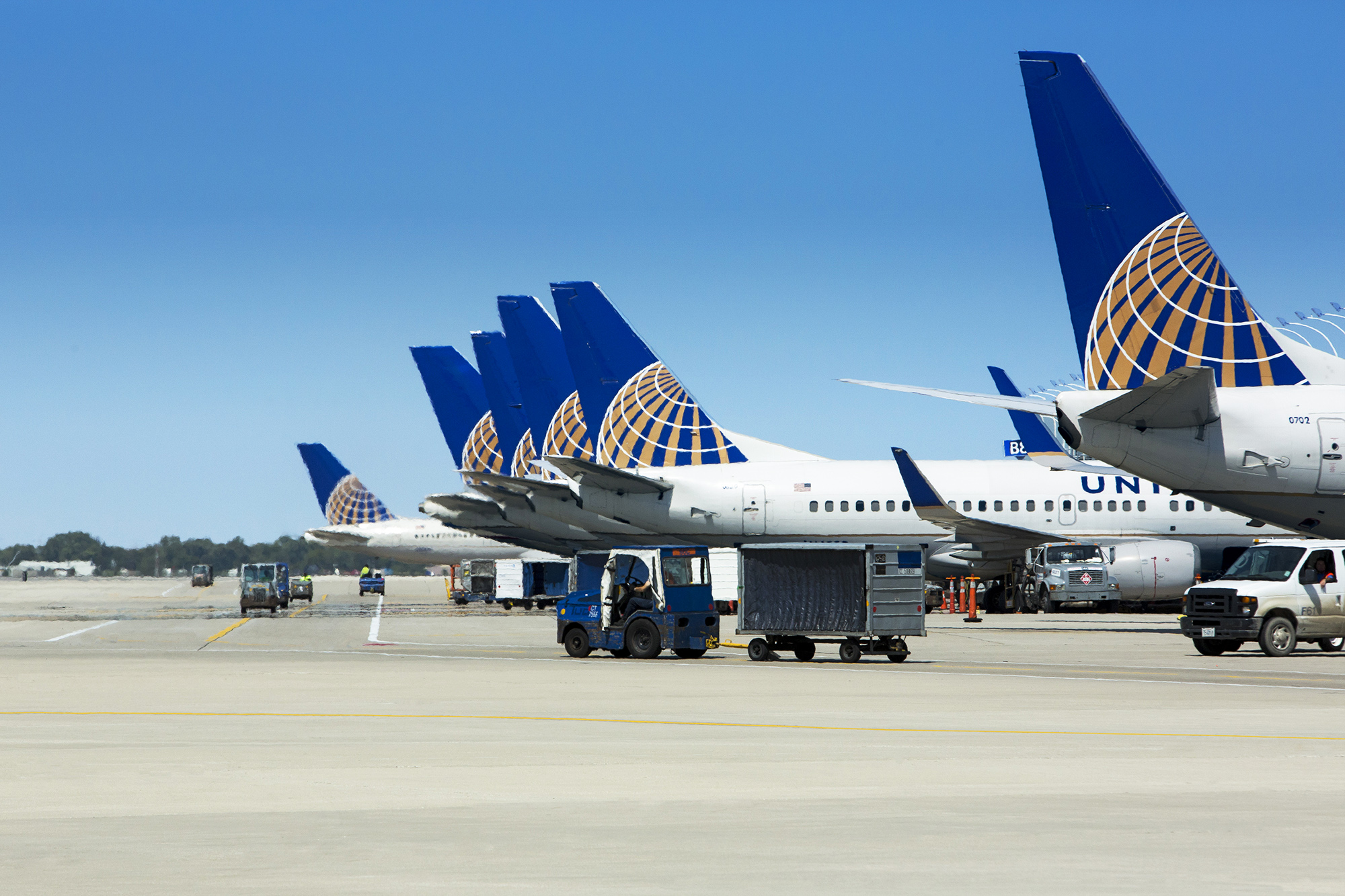 UA Planes at ORD (United Airlines).jpg