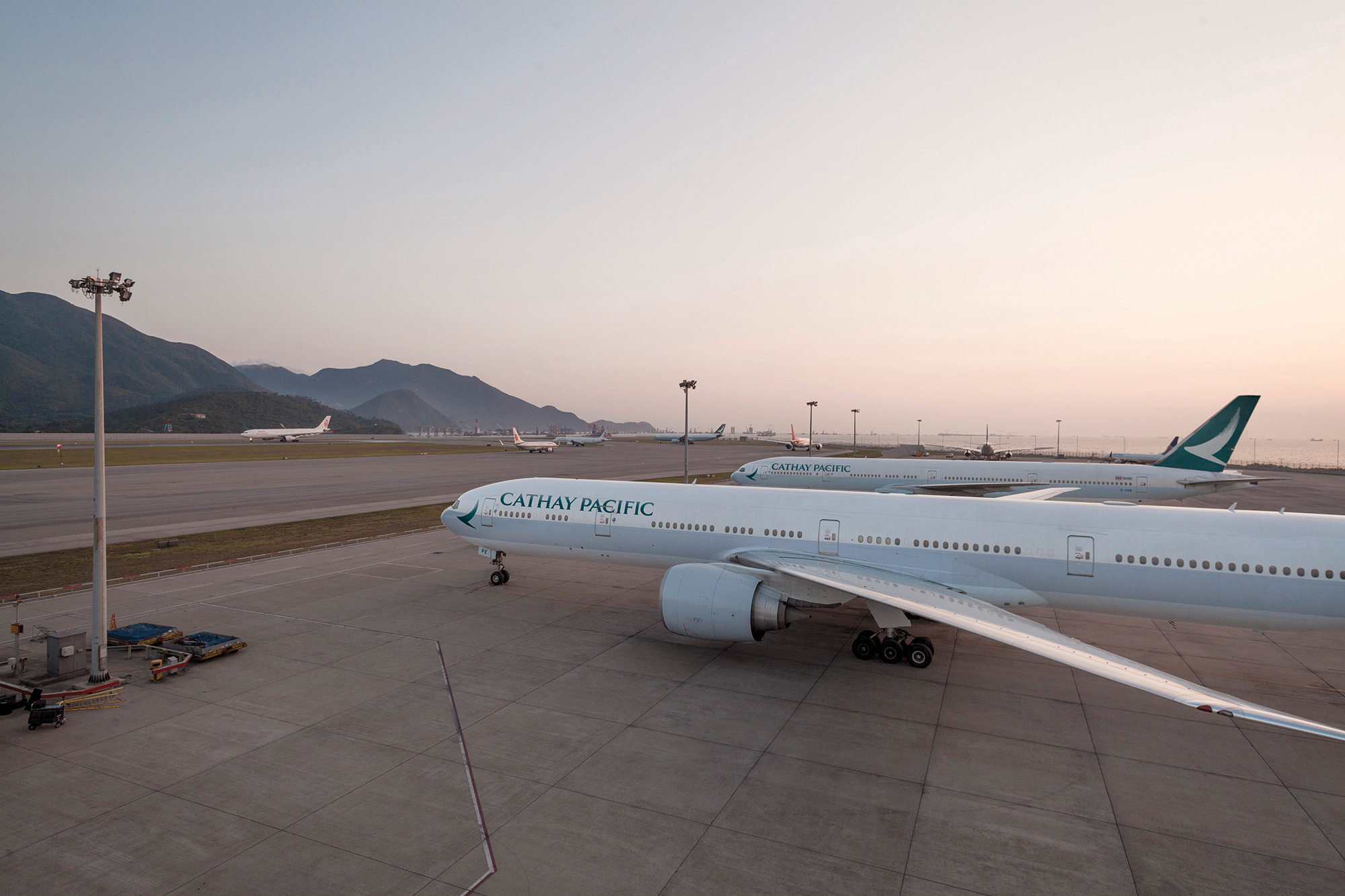 CX B77W Parked (Cathay Pacific).jpg