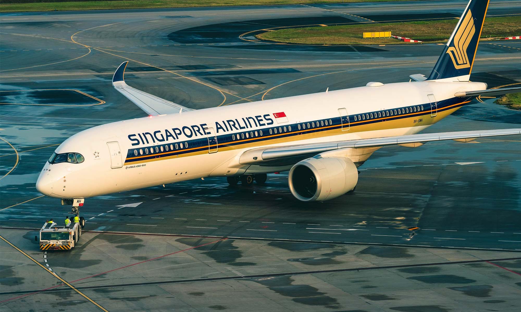 Changi Airport Terminal 2 Row 3 - Picture of Singapore Airlines