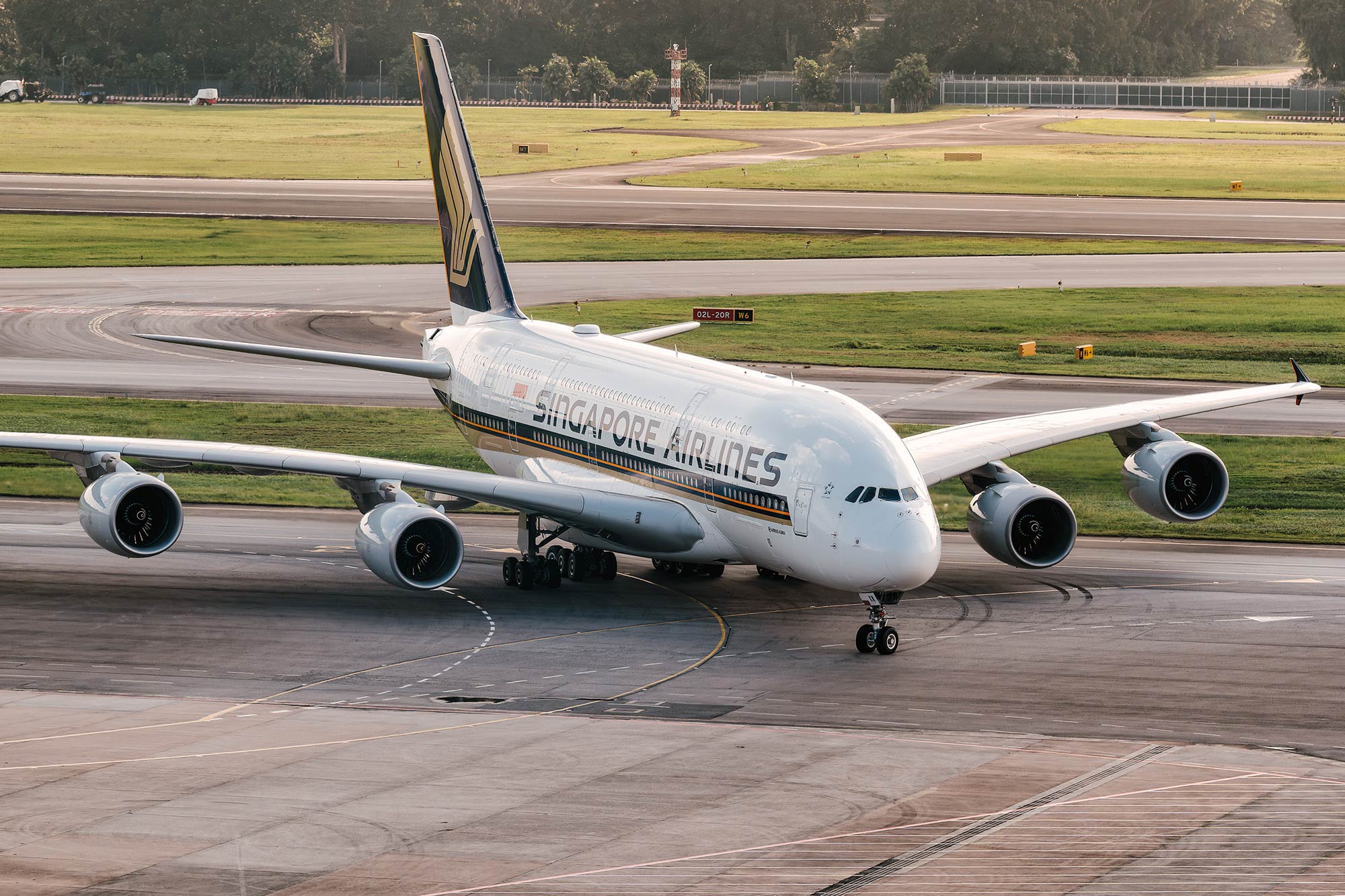 SQ-A380-Changi-Overhead-Planes